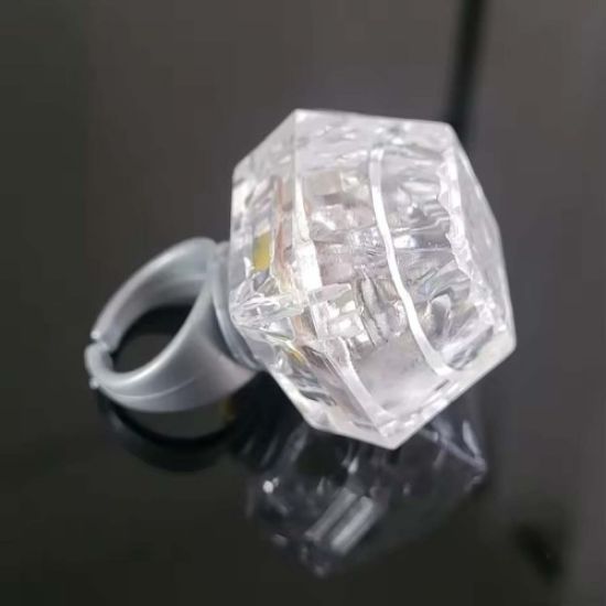 Kristal Tasarımlı Led Işıklı Gümüş Yüzük  resmi
