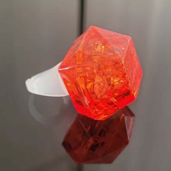 Kristal Tasarımlı Led Işıklı Kırmızı Yüzük resmi