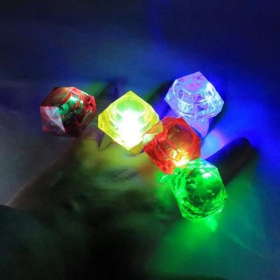 Kristal Tasarımlı Led Işıklı Yeşil Yüzük resmi