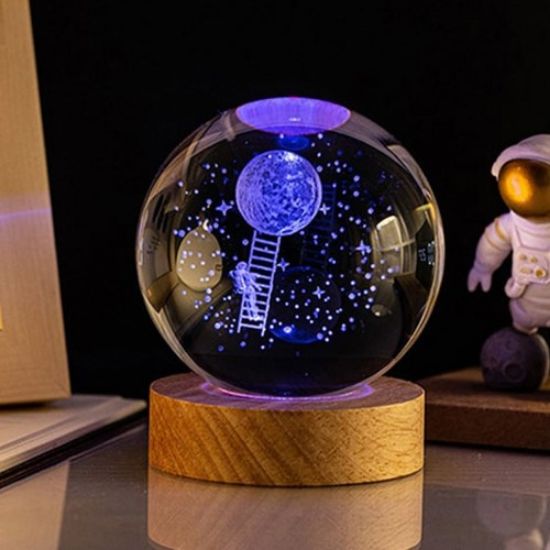 Aya Çıkan Astronot Tasarımlı Işıklı Cam Küre resmi