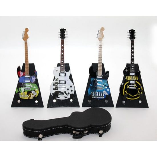 Çantalı Gitar Figürü resmi