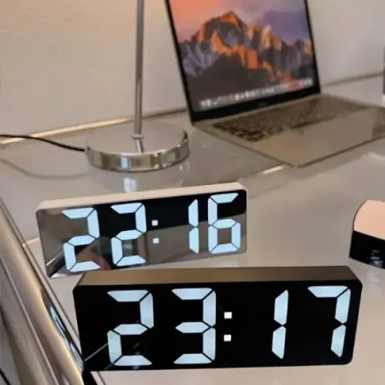 Dijital Sese Duyarlı Alarmlı Masa Saati resmi