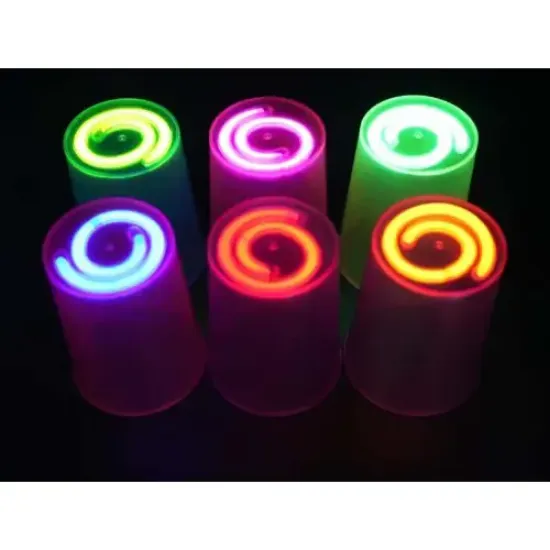 Karanlıkta Yanan Mega Glow Bardaklar 8 Adet resmi