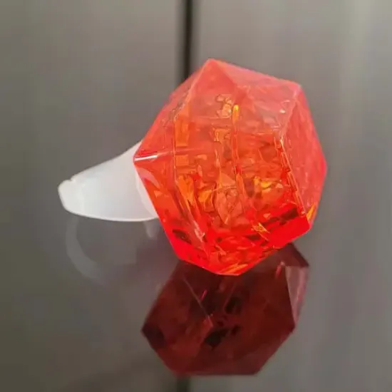Kristal Tasarımlı Led Işıklı Kırmızı Yüzük resmi