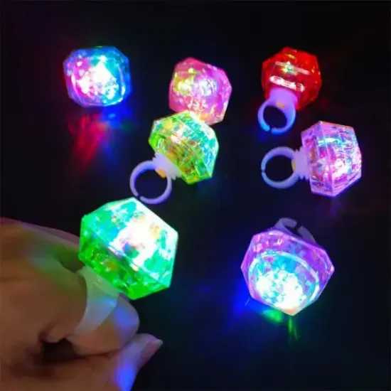Kristal Tasarımlı Led Işıklı Yeşil Yüzük resmi