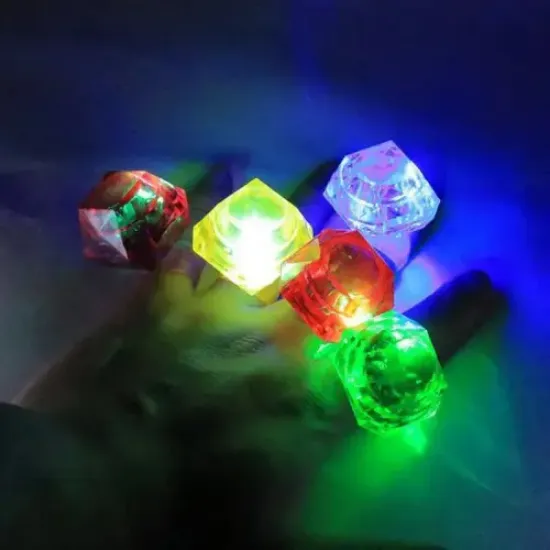 Kristal Tasarımlı Led Işıklı Yeşil Yüzük resmi