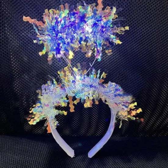Püsküllü Led Işıklı Parlak Hologramlı Taç Beyaz resmi