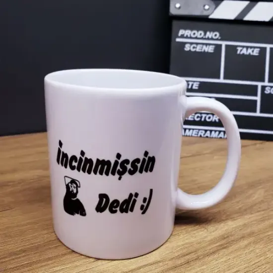  İncinmişsin Dedi Tasarımlı Kupa Bardak resmi