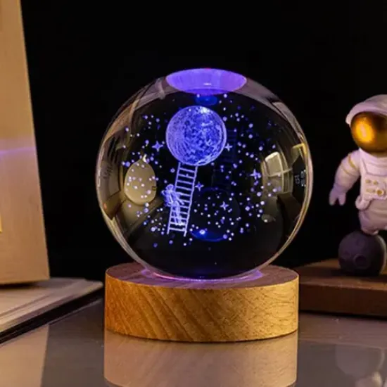 Aya Çıkan Astronot Tasarımlı Işıklı Cam Küre resmi